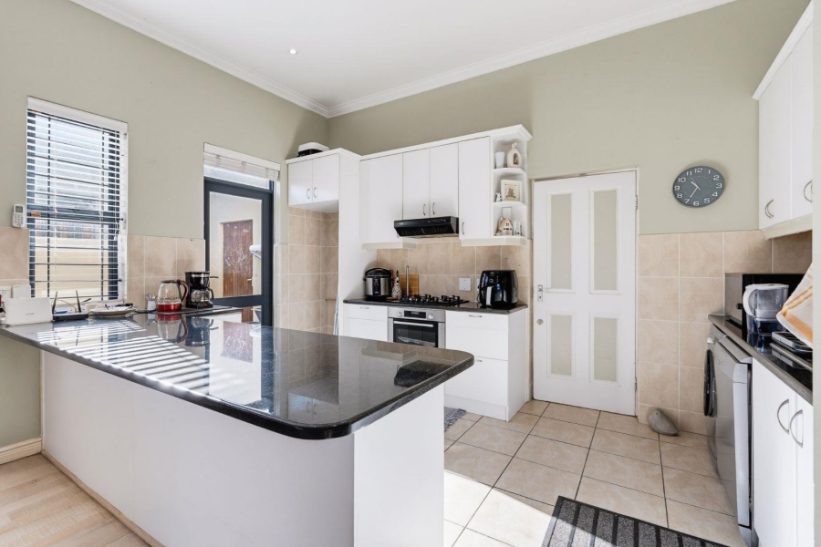 To Let 3 Bedroom Property for Rent in Royal Ascot Western Cape